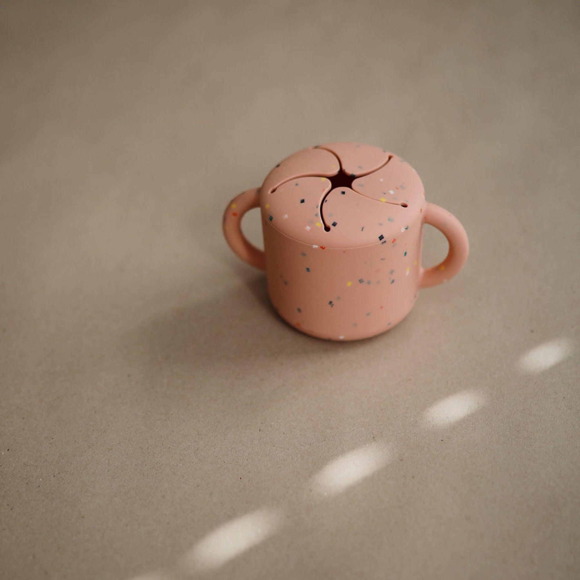 Mushie, Silicone Snack Cup, Pink Confetti